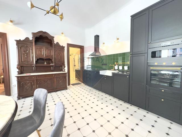 apartament cu 3 camere de închiriat in piata unirii
