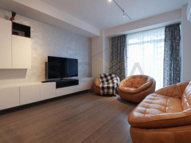 Apartament cu 3 camere de inchiriat in Sopor!