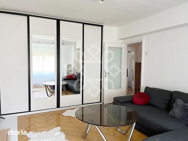 Apartament cu 3 camere de inchiriat pe bld. Stefan cel Mare