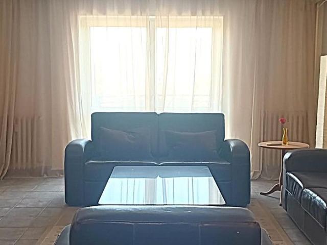 Apartament cu 3 camere de închiriat – Piața Unirii | Vedere directă către Fântân