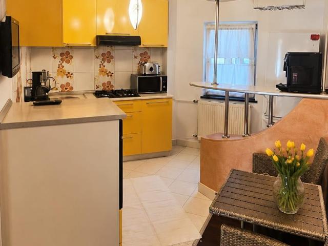 Apartament cu 3 camere de inchiriat, strada Aluminei, Rogerius, Oradea