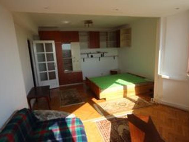 Apartament cu 3 camere de vânzare
