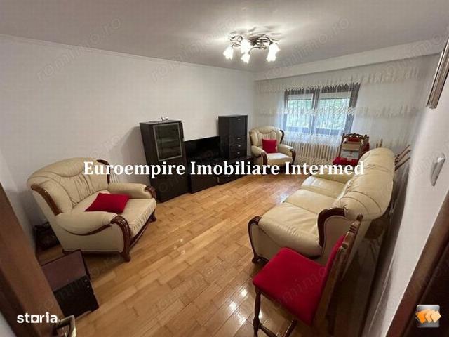 Apartament cu 3 camere decomandat, 2 bai, FALEZA NORD