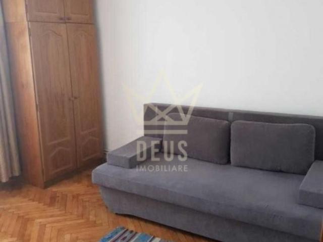 Apartament cu 3 camere decomandat