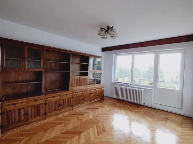 Apartament cu 3 camere, decomandat, etaj1, UMF,Cornisa, Targu Mures