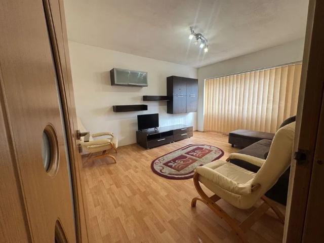 Apartament cu 3 camere, DECOMANDAT, zona Dacia