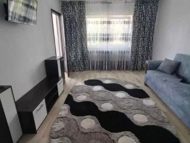Apartament cu 3 camere, DECOMANDAT, zona Nicolina