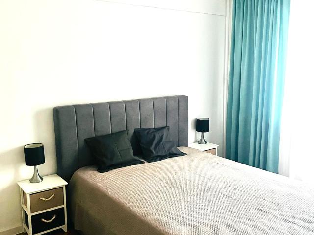 Apartament cu 3 camere, decomandat, zona Podu de Fier