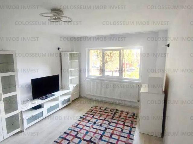 Apartament cu 3 camere, decomandat zona Racadau