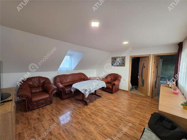 Apartament cu 3 camere decomandate de inchiriat la casa cu curte zona Trei Stejari din Sibiu