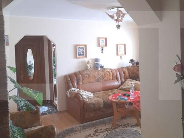 Apartament cu 3 camere, etaj 3, semidecomandat, 63 mp, zona Garii