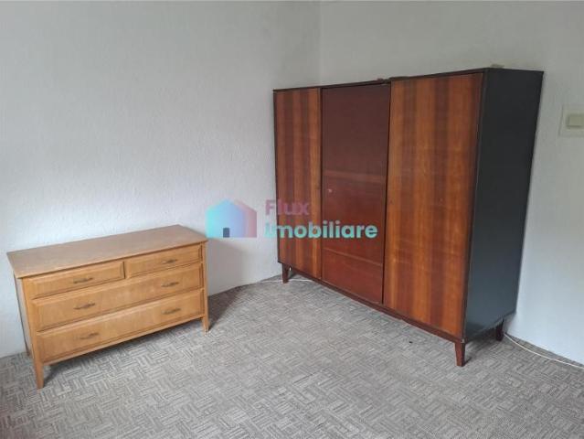 Apartament cu 3 camere etaj 2 Obcini zona Dany Gry