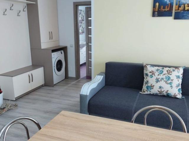 Apartament cu 3 camere,etaj intermediar,parcare subterana,zona Eroilo