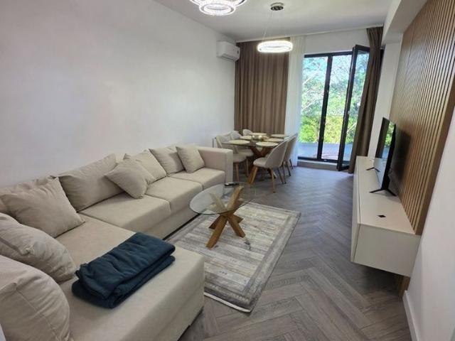 Apartament cu 3 camere și terasă, mobilat, nou,prima inchiriere