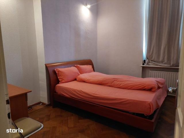 Apartament cu 3 camere la casa pe Bulevardul Victoriei