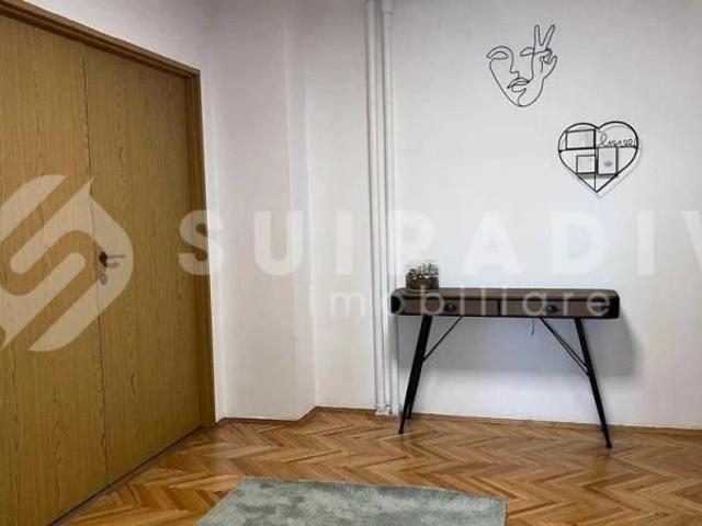 Apartament cu 3 camere, parcare, bloc cu lift Piata Cipariu