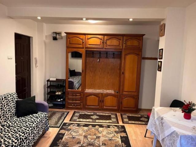 Apartament cu 3 camere,parcare, etaj 1,zona Marasti