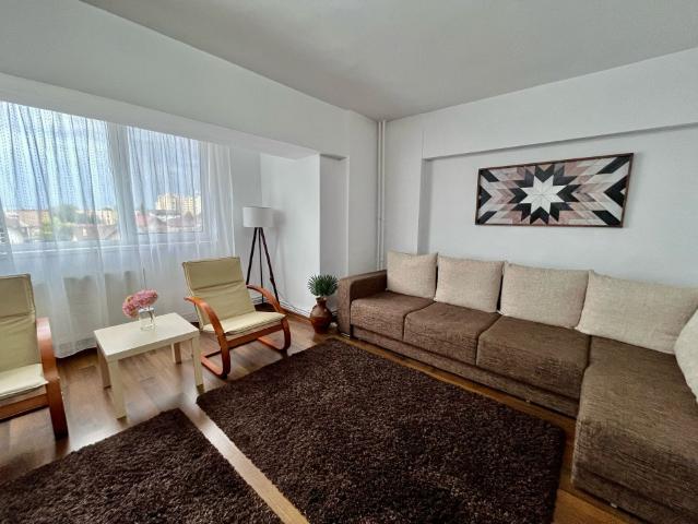 Apartament cu 3 camere pe 13 Decembrie