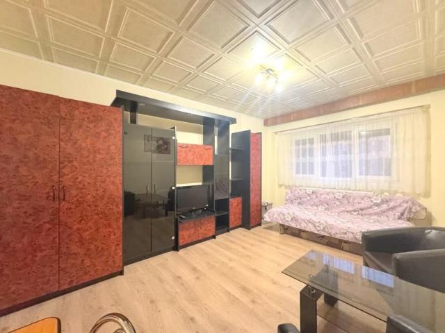 Apartament cu 3 camere pentru inchiriat Complexul Studentesc