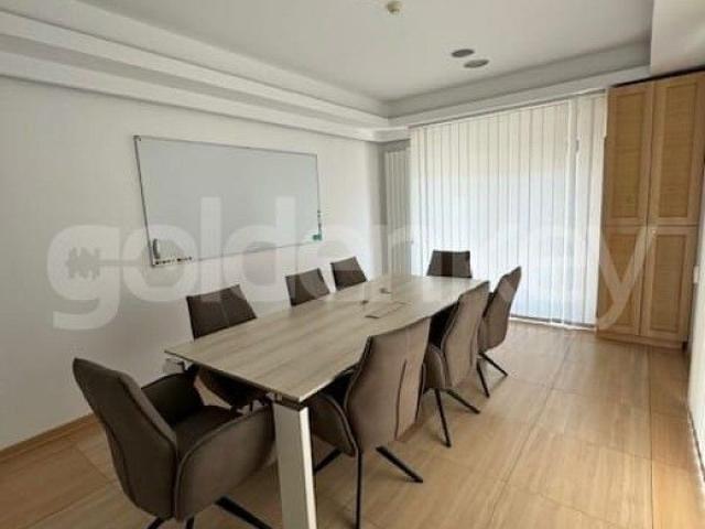 Apartament cu 3 camere potrivit pentru birouri | ID:2569667
