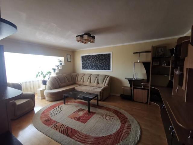 Apartament cu 3 camere renovat in Stejari