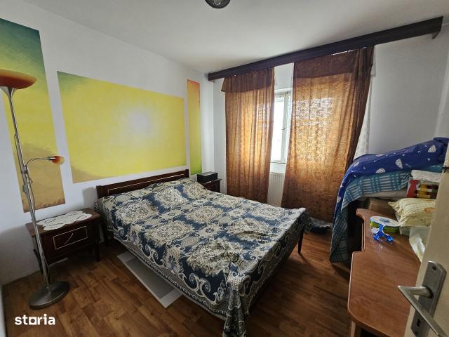 Apartament cu 3 camere, str. Sucedava zona Pieței Mari