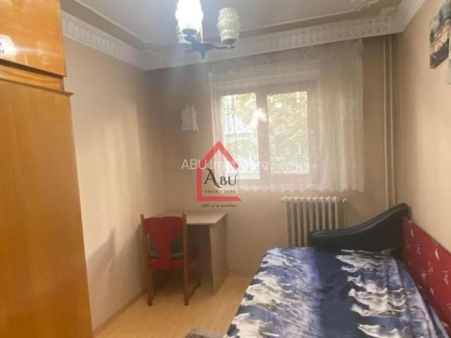 Apartament cu 3 camere, Semidecomandat, Alexandru cel Bun