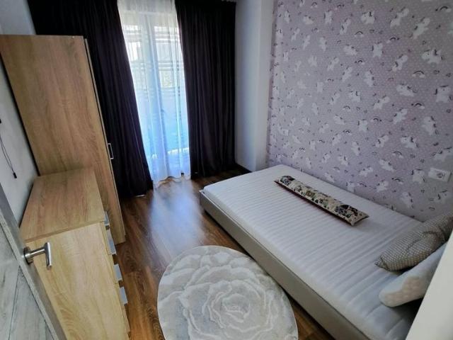 Apartament cu 3 camere semidecomandate, Centru