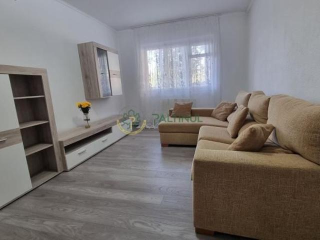 Apartament cu 3 camere si balcon strada Sureanu