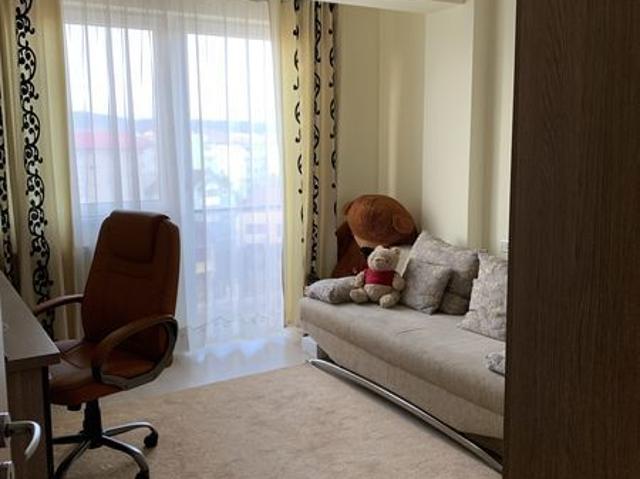 Apartament cu 3 camere si garaj