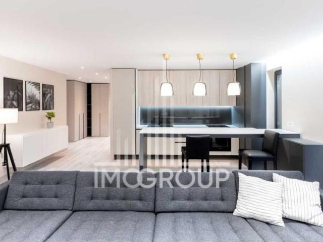 Apartament cu 3 camere si 2 bai, la etaj intermediar, in Andrei Muresanu
