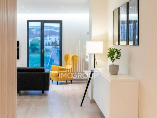 Apartament cu 3 camere si 2 bai, la etaj intermediar, in Andrei Muresanu