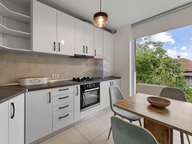 apartament cu 3 camere + terasa de închiriat la bourgeois residence