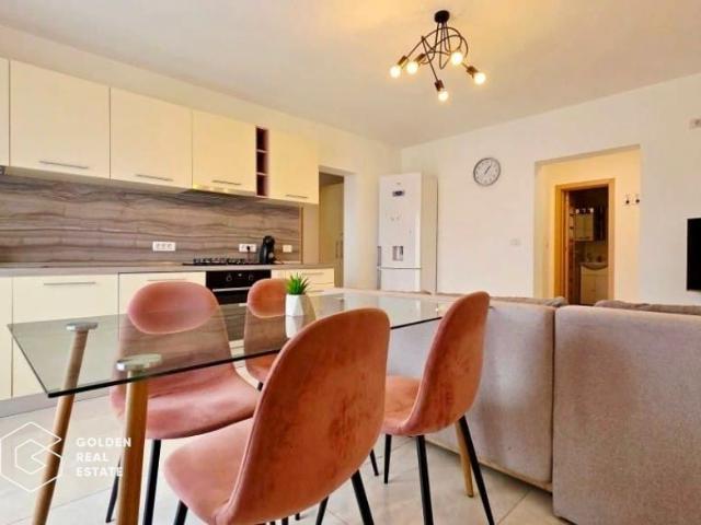 Apartament cu 3 camere, zon Afi Arad
