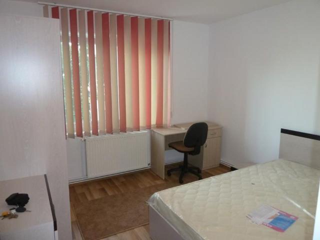 Apartament cu 3 camere,zona Cornisa
