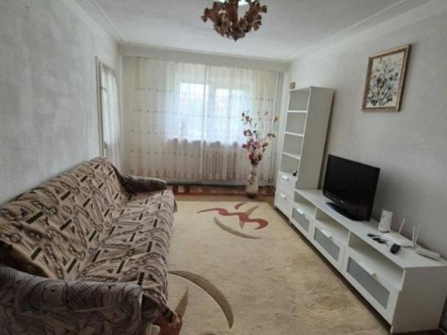 Apartament cu 3 camere zona Alexandru cel Bun