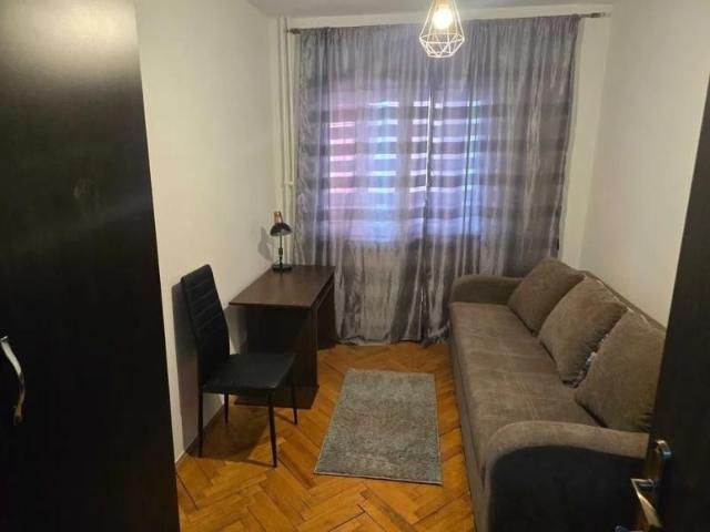 Apartament cu 3 camere zona Gara Catena