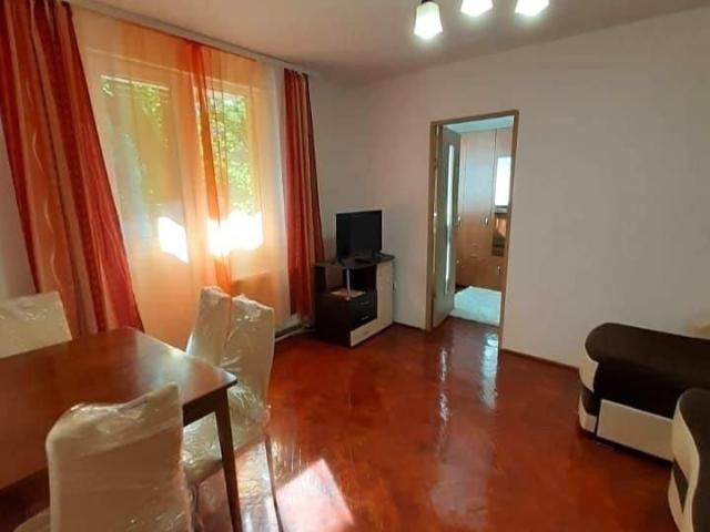 Apartament cu 3 camere, zona Libertatii