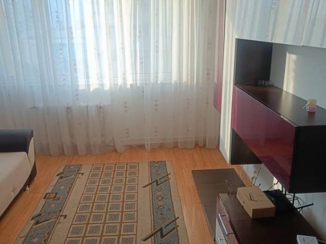 Apartament cu 3 camere, zona Podu Ros
