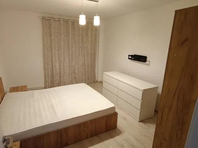 Apartament cu 3 camere, zona Podu Ros