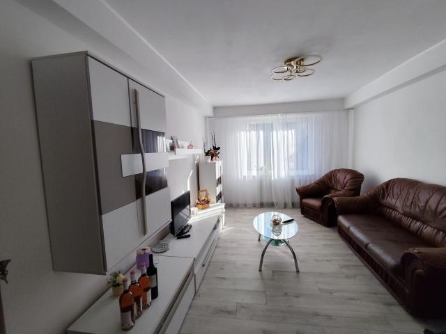 Apartament cu 3 camere, zona Tudor