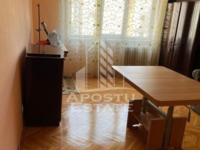 Apartament cu 3 camere, 2 bai, aproape de Complexul Stude.