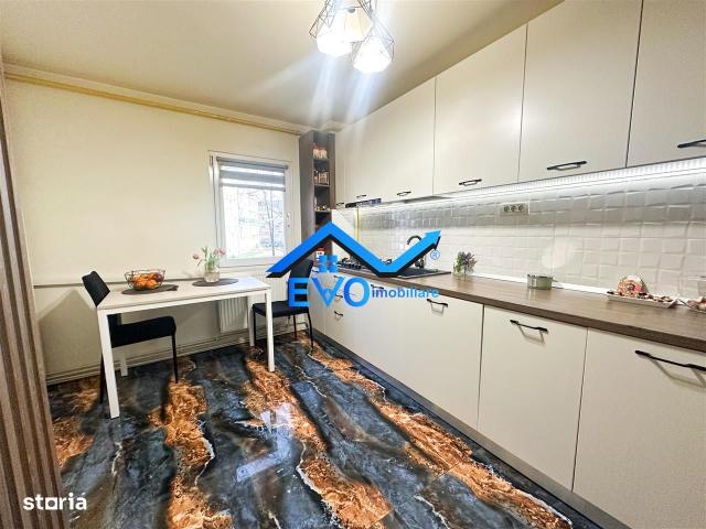 Apartament cu 3 camere, 2 bai, Decomandat, zona Metalurgie