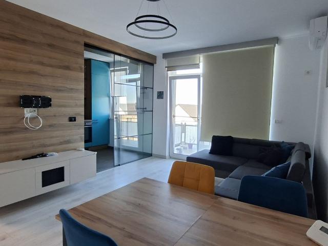 Apartament cu 3 camere, 2 bai si loc de parcare