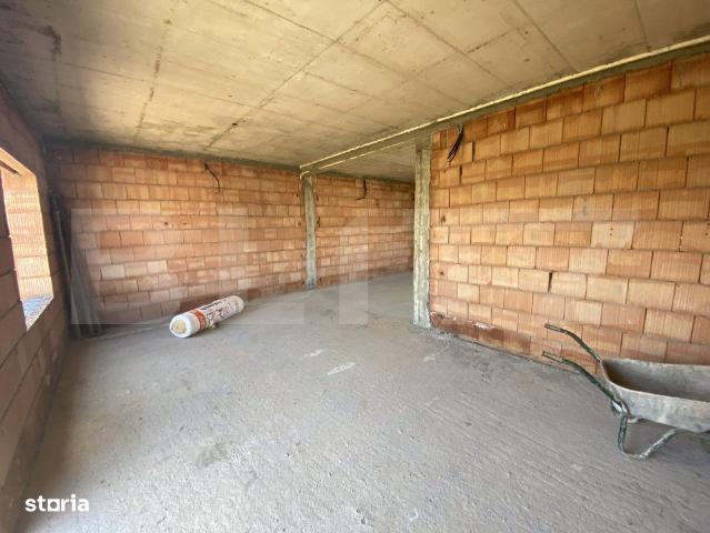 Apartament cu 3 camere, 77 mp, decomandat, curte 150 mp, zona Dumbrava