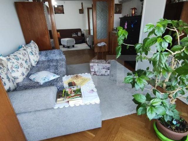 Apartament cu 3 camere, 90 mp etaj intermediar, garaj, zona ultracentr
