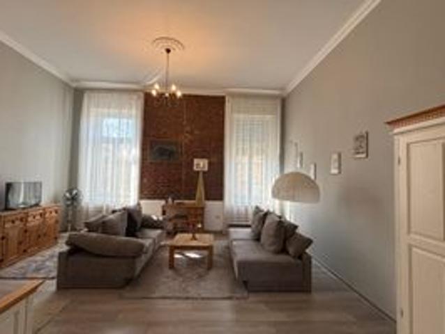 Apartament cu 4 camere de închiriat