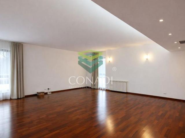 Apartament cu 4 camere de inchiriat Zona Soseaua Nordului