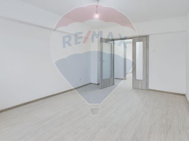 apartament cu 4 camere de închiriat în zona centrul civic