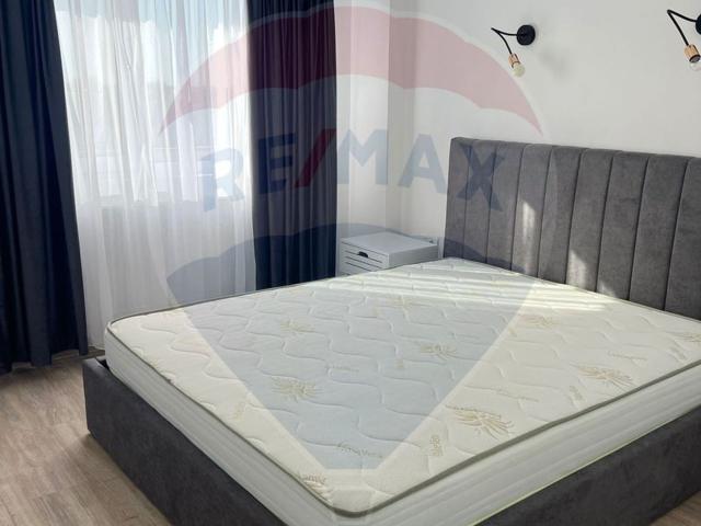 apartament cu 4 camere de închiriat în zona polivalenta
